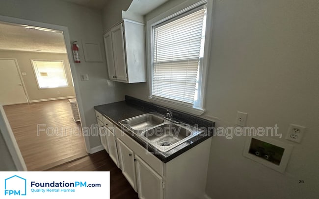 Photo - 2292 Redwood Ave