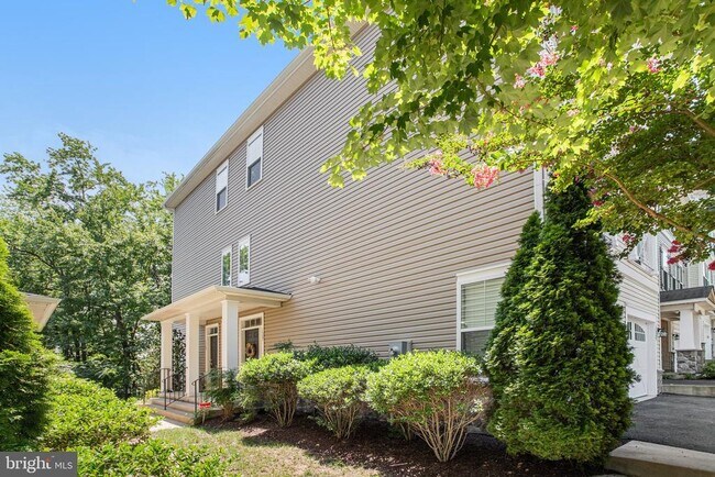 Photo - 1567 Renate Dr