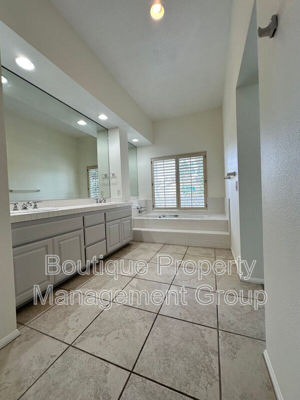 Photo - 34 Lakefront