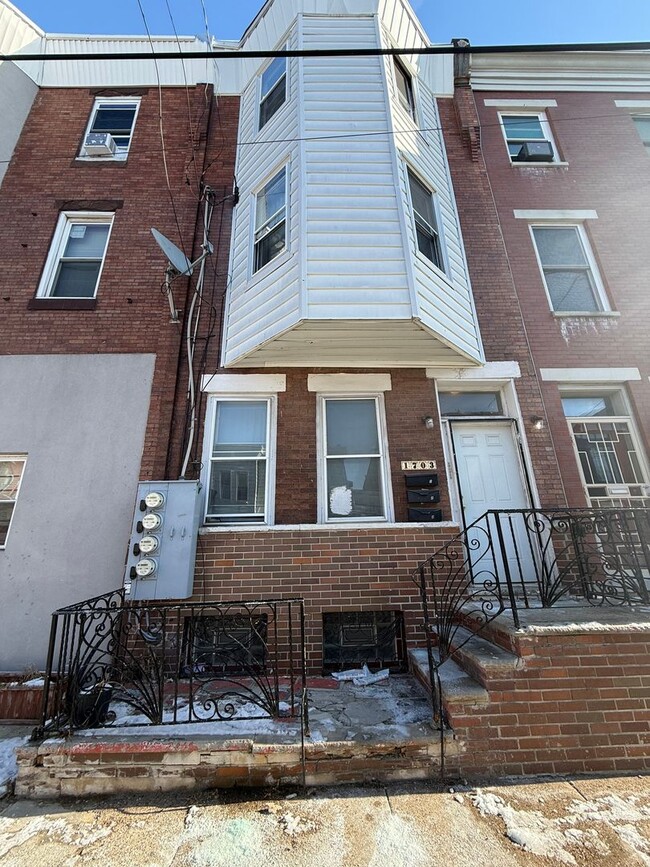 Building Photo - 1703 S 19th St Unit 1