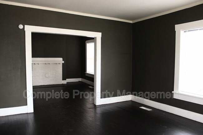 Photo - 921 4th Ave W