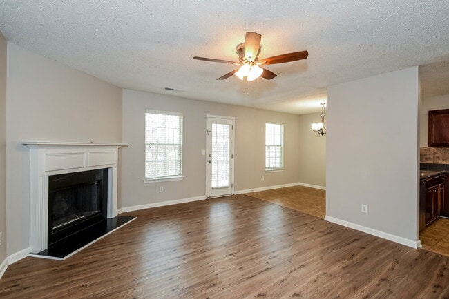 Photo - 123 Hidden Creek Dr