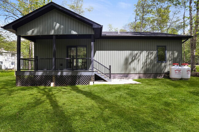 Photo - 1540 Lake Ln