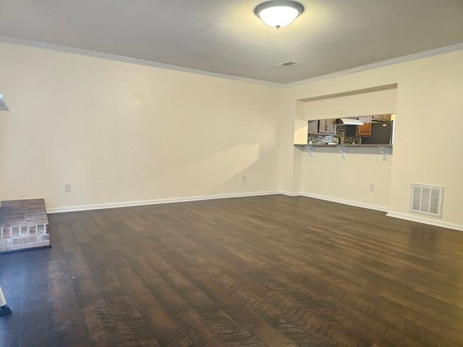 Photo - 546 Hollomon Dr