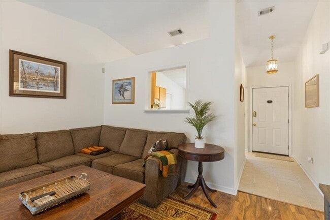 Photo - 1717 Rodeo Dr