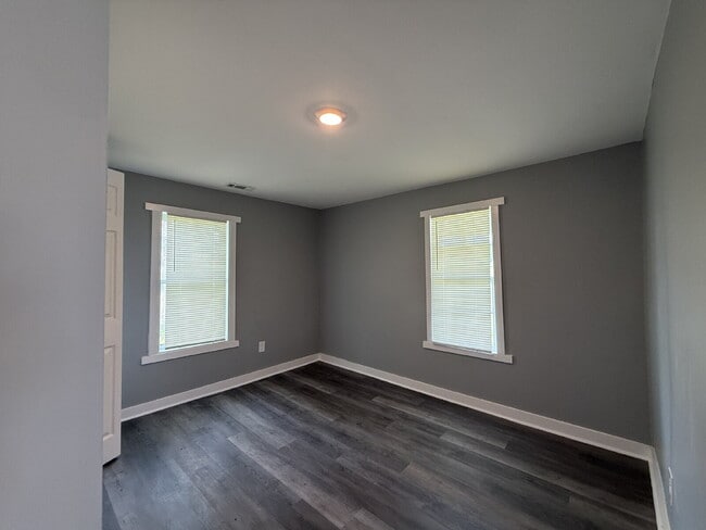 Photo - 2 bedroom Cozy Living with Modern Comforts!"