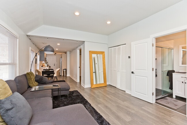 Photo - 1702 S Morgan St Unidad 2R