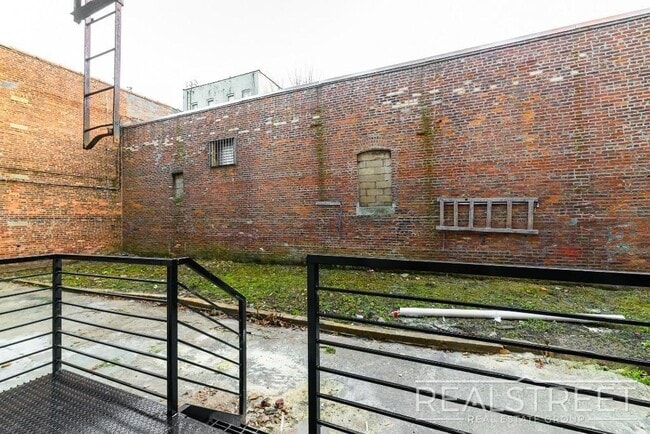 Photo - 1 Bed W. Tons of Space in Crown Heights! Unidad 1