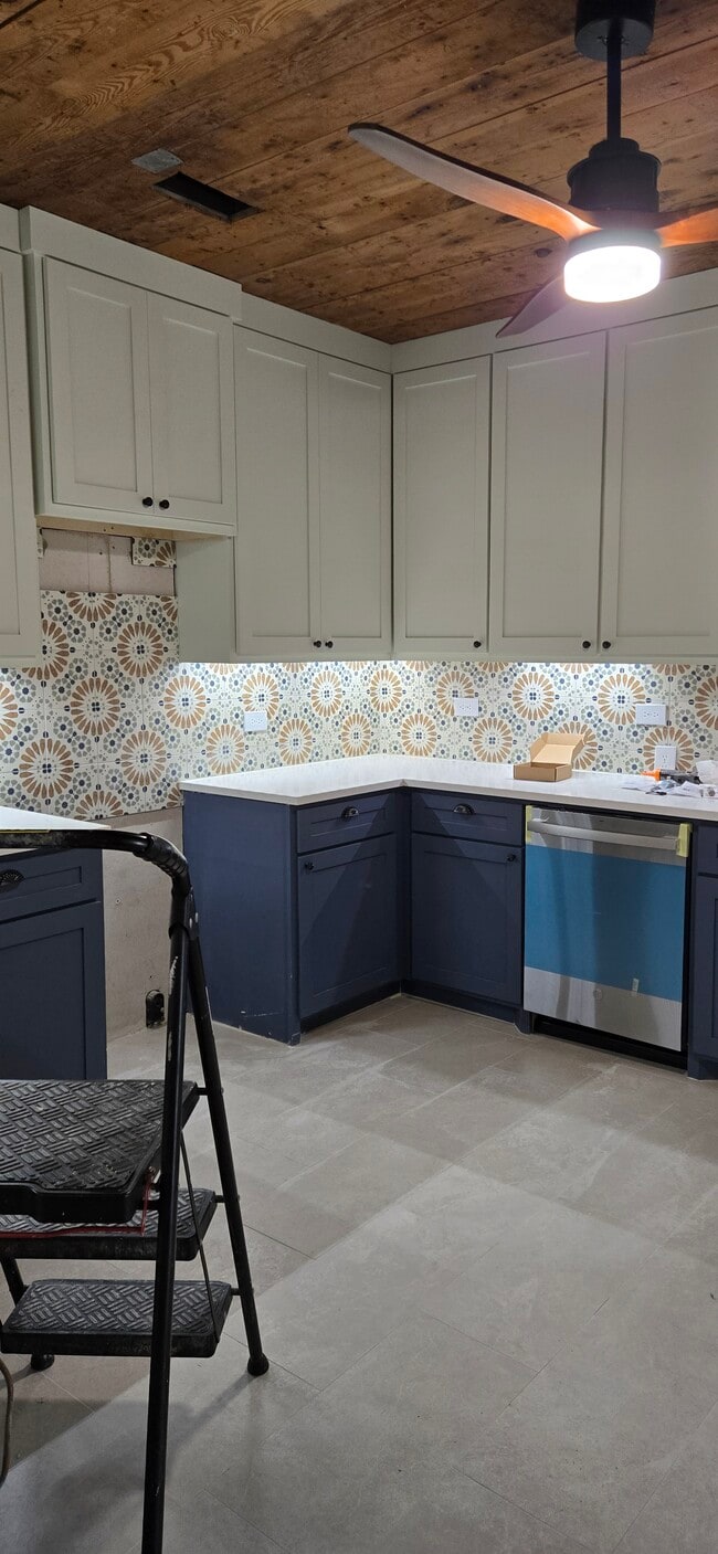 Photo - 307 E Waco St