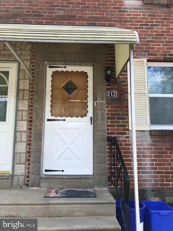 Photo - 212 Robbins St