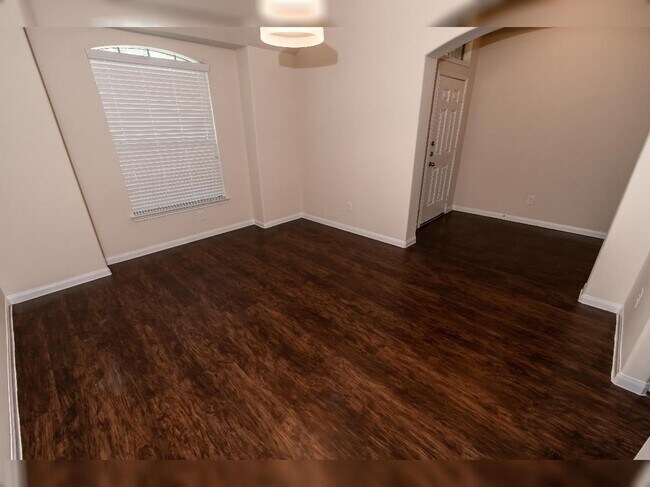 Photo - 29442 Westhope Dr