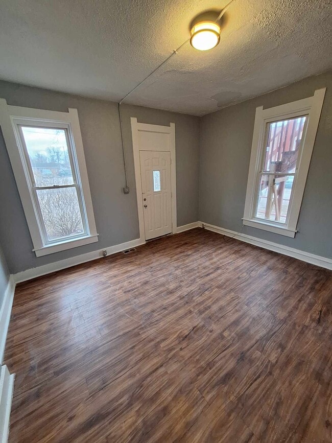 Photo - 171 E Washington St