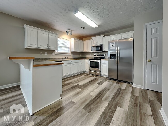 Photo - 280 Shadowbrooke Dr
