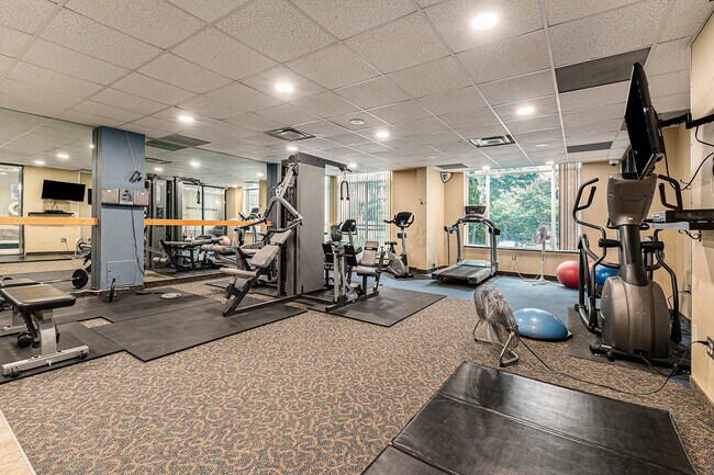 Photo - 570 Laurier Av W Unit 1-Bed Plus Den