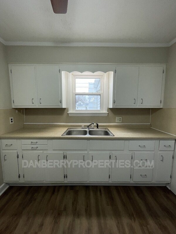 Photo - 220 N Main St