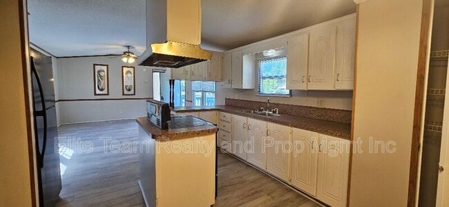 Photo - 2935 Cedarvale Rd