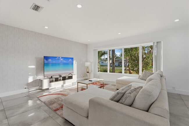 Building Photo - 632 S Crescent Dr Unit SI ID1533630P