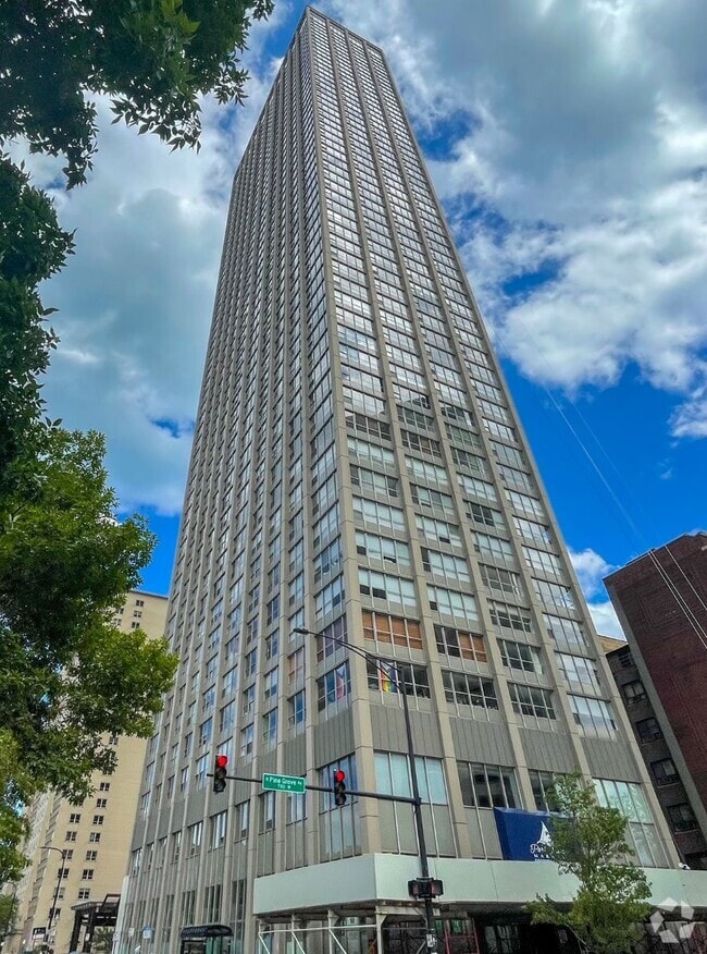 Building Photo - 655 W Irving Park Rd Unit 4702 Rental