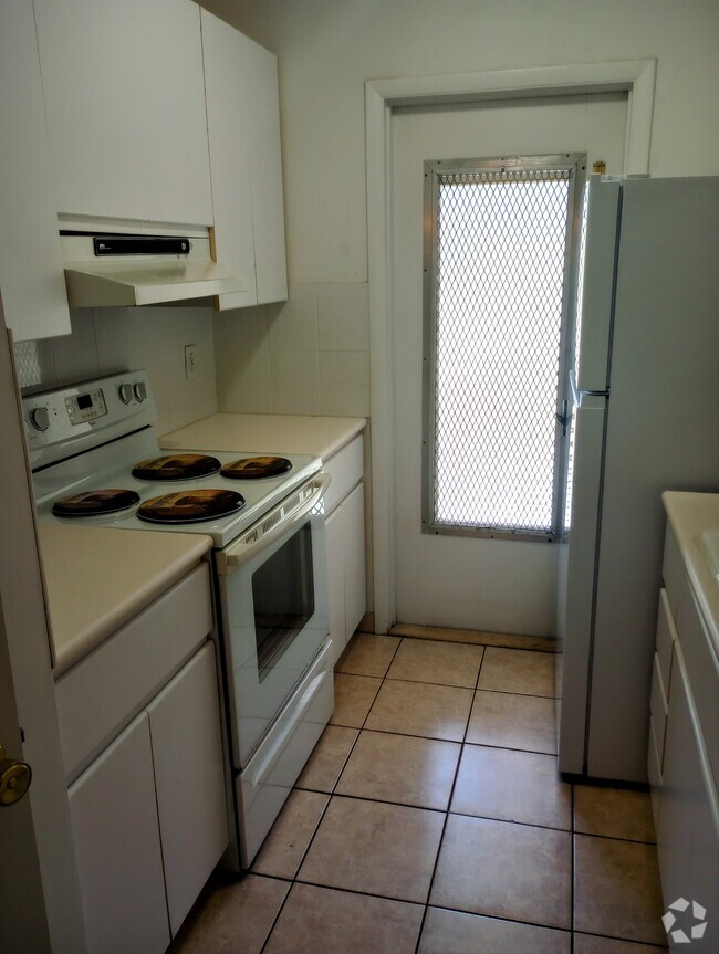 Building Photo - 1420 Atlantic Shores Blvd Unit Apt 236