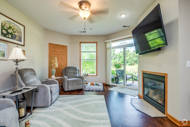 2BR, 2BA - 1,350SF - Living Room