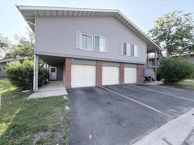 Building Photo - 2 Elm Ct