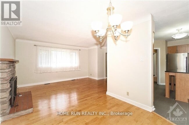 Photo - 39 Epworth Ave