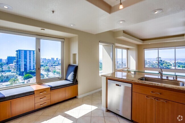 Building Photo - Amazing views from this gorgeous Bankers H... Rental