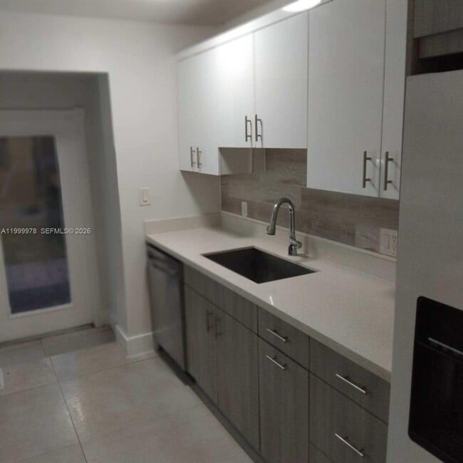 Photo - 1565 NE 48th St