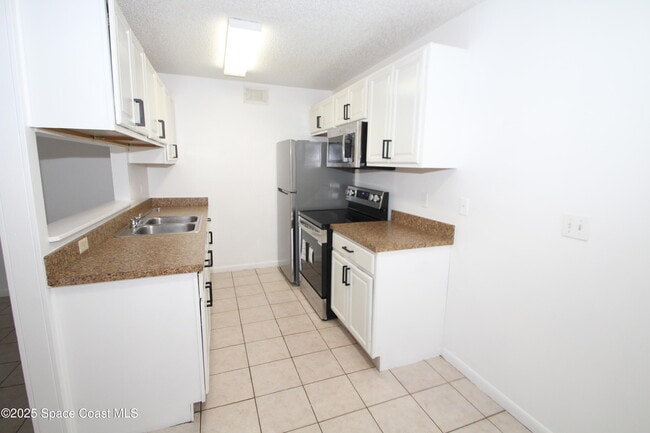 Photo - 441 Mercury Ave SE Unidad 104