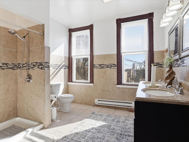 Photo - Charming Spacious Baltimore Rowhome