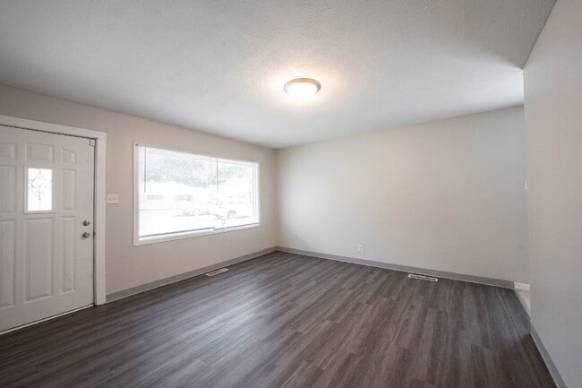 Photo - "Charming 3-Bed, 2-Bath Retreat in Indiana...