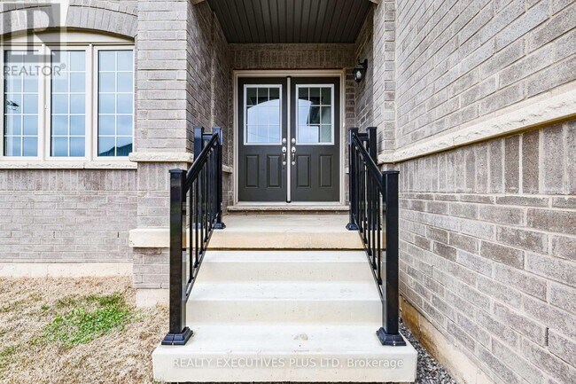 Photo - 15 Venture Way