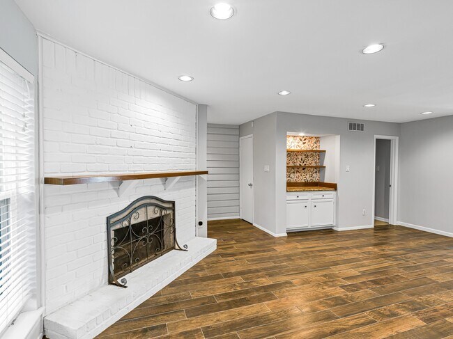 Photo - 2568 Bering Dr