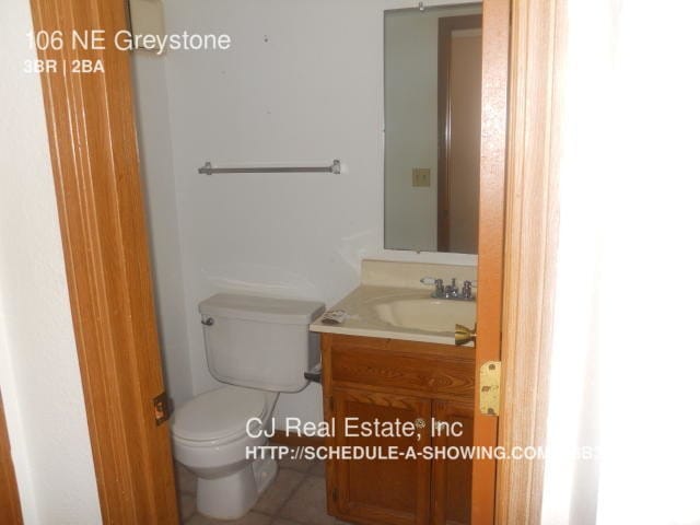 Photo - 106 NE Greystone Dr