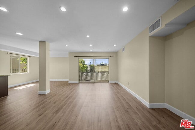 5315 Bellingham Ave Unit 204