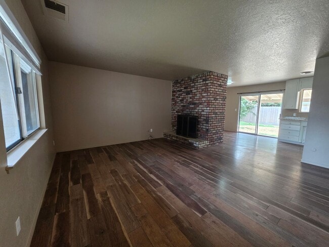 Photo - 3 bedroom single story in Turlock!