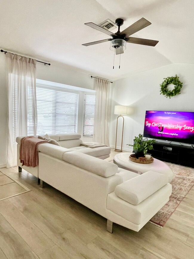 Photo - 1395 Hayworth Rd