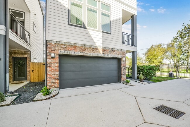 Photo - 720 W Donovan St