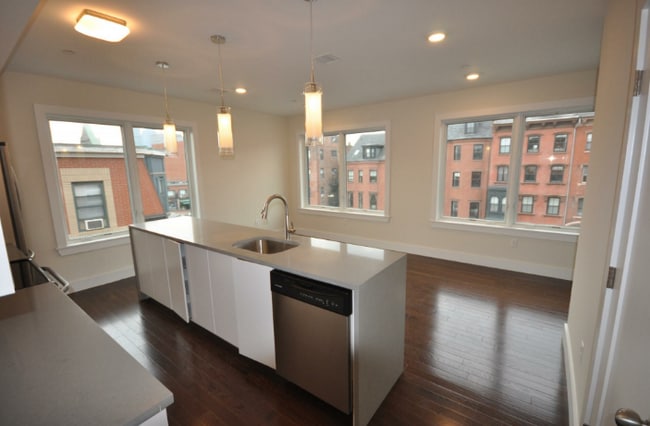 Building Photo - 662 Massachusetts Ave Unit 6