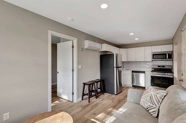 Building Photo - Ravines Apartments - Modern 1-Bedroom Apa... Unit 6919-07