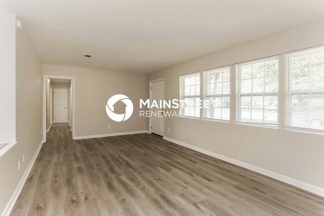 3 Bedroom Pet-Friendly Home in jacksonville, FL with Main Street Renewal