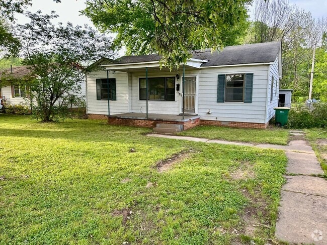 Building Photo - 10 Spear Rd Rental