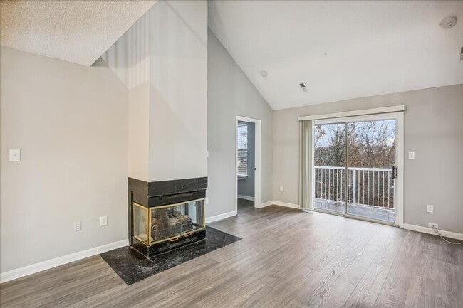 Building Photo - Great 3+2+ Loft in Germantown! Unit 14