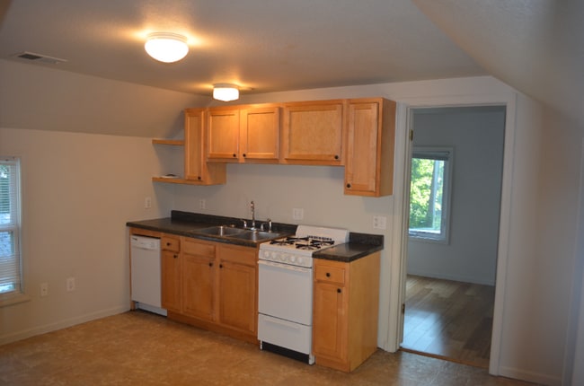 Photo - 625 S Oak St Unidad B