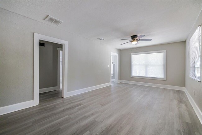 Photo - 1401 12th St S