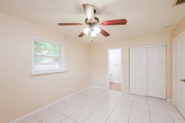 Photo - 7602 NW 40th St