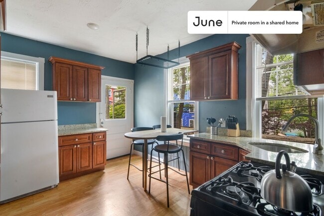 Photo - Room in Shared 7 bed/2.5 bath home Unidad F