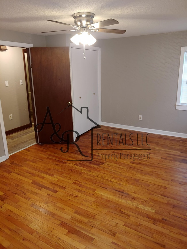 Photo - 809 N Tucker St