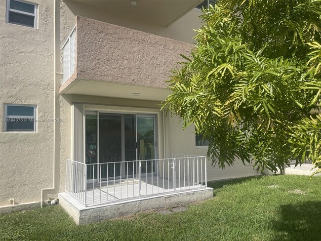 Photo - 10300 Coral Wy Condominio Unidad D14