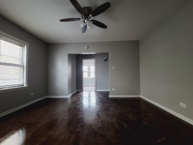 Building Photo - 2914 W 64th St Rental